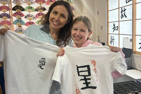 Tokyo Asakusa:Kalligrafi & Make T-shirt Aktivitet