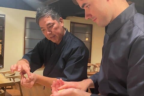 Japanische traditionelle Kultur und authentische Sushi-Zubereitung