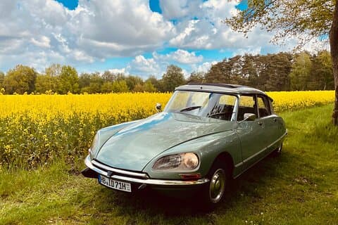 Rent a classic Citroen DS for a trip to the Bremen countryside