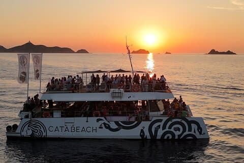 Sunset Music Live auf einem Katamaran in den Sanguinaires Islands