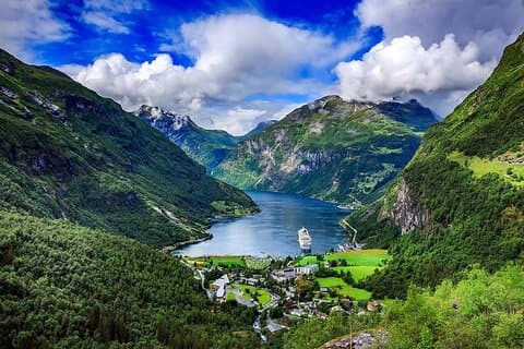 Alesund Geirangerfjord Cruise and Gondola Ride Tour