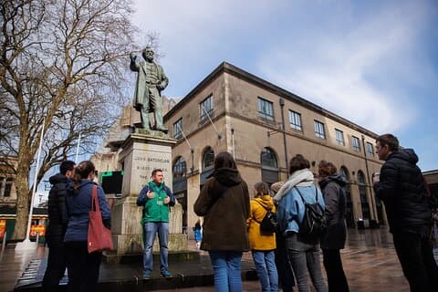 Tour a piedi del lato oscuro di Cardiff