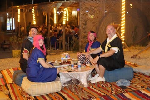 Solnedgång Camel Ride tur med grill middag i stranden