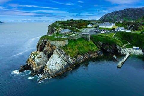 Visite privée à terre : Forts et villages pittoresques du Donegal