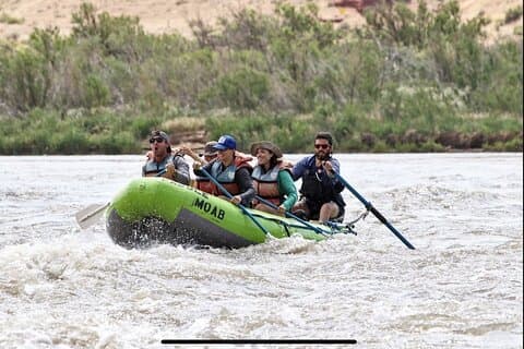 Mezza giornata di rafting guidato sulle acque bianche a Moab