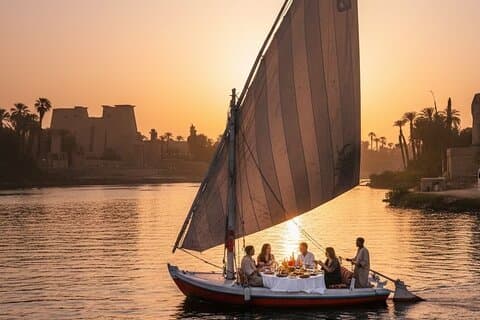 Voile de luxe de Felucca au coucher du soleil sur le Nil | Dîner privé - Transfert d'hôtel
