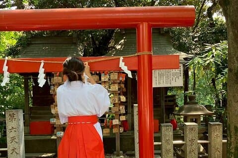 Kawasaki Shrine Experience: Miko & Shinto Priest Traditions