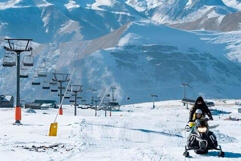 Volledige dagtrip naar Bakuriani Ski Resort en Borjomi
