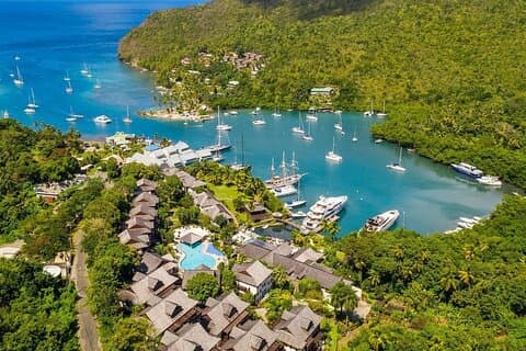 Tour di 5 fermate da Marigot Bay a Pigeon Island con pranzo ed escursione