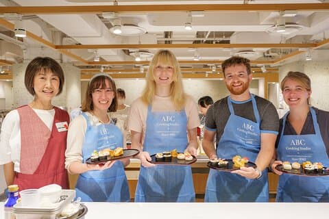 Tokyo Tsukiji Fish Market Tour and Sushi Making Lesson