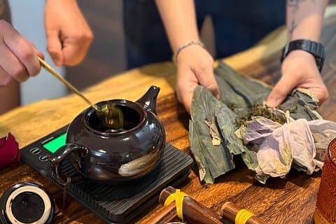 Hanoi Tea Workshop: Specialty Fresh Lotus Tea from West Lake