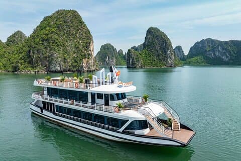 Cozy Bay Halong 5 - Star Day cruise, buffet, grotte, kajakk og boblebad