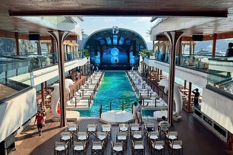 Ha Long Ultra-Luxury Day Cruise med pool, musik og buffet frokost