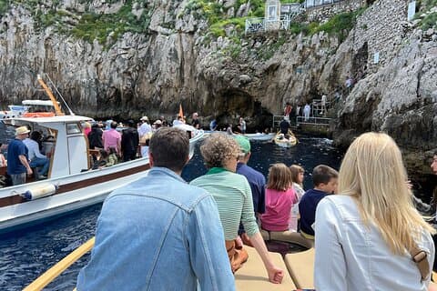 Tour privado en barco por la Gruta Azul y Capri