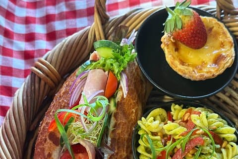 Weinprobe und Picknick-Box