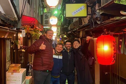 Tokyo Asakusa Bar de salto e karaoke com Guia local