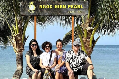 Excursión privada de día completo a Phu Quoc del Sur en coche AC