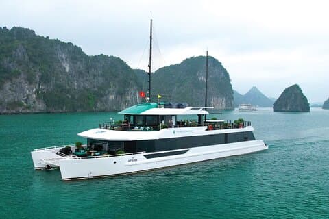 Lan Ha and Halong Bay Luxury Tour from Hanoi with Kayak and Lunch