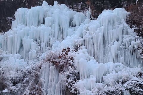 Tour privato alla raccolta delle fragole, alla valle di Eobi e allo slittino sulla neve