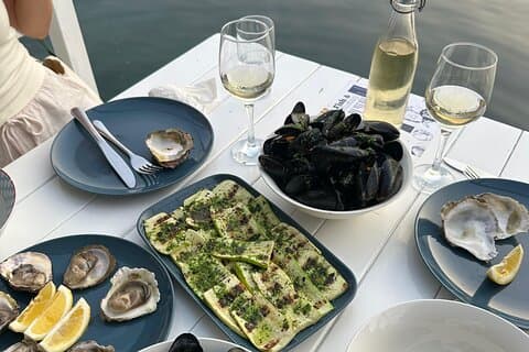 Excursão privada de 3 horas em barco pela baía de Boka e visita à fazenda Mussel