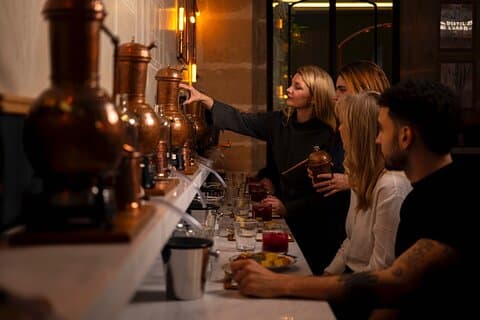 Gin Distillation Workshop in Paris in French