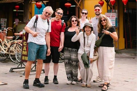 Excursión a pie por la ciudad antigua de Hoi An con un local