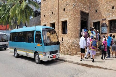 Tour por la ciudad de piedra desde el aeropuerto de Zanzíbar
