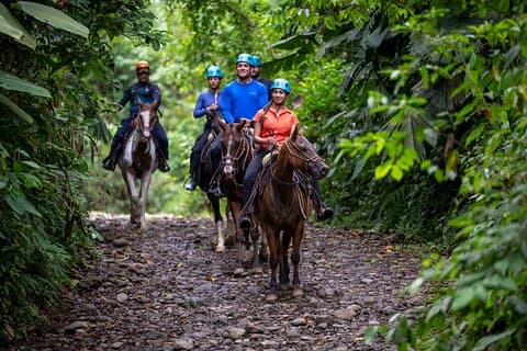 Paseos a caballo en Arenal hasta la cascada de La Fortuna