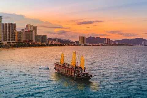 Nha Trang Cena al anochecer y experiencia de crucero en cóctel