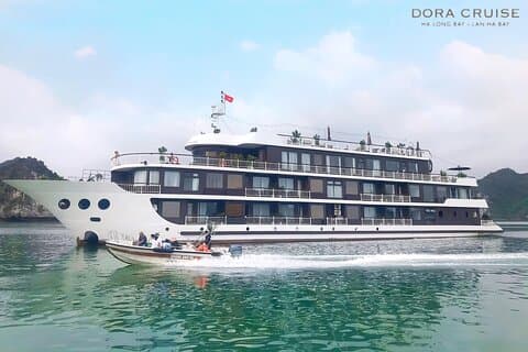 Dora Cruise 3D2N : Halong Bay & Lan Ha Bay Private Balkonkabinen
