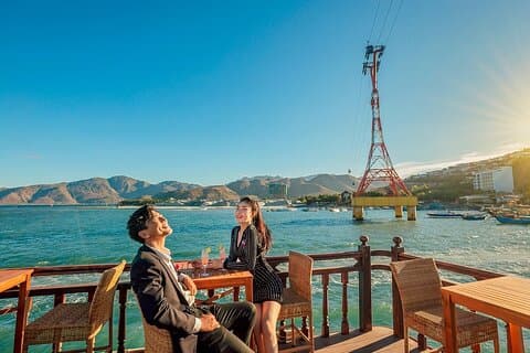 Snorkeling e bar galleggiante con divertimento sull'isola alla crociera di Nha Trang