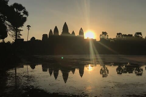 Siem Reap : Angkor Wat Sunrise Tour in kleiner Gruppe mit Fortgeschrittener