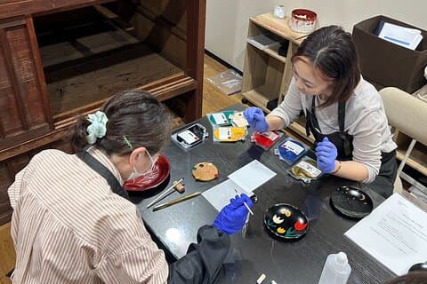 Taller de pintura de lacas de Yamanaka