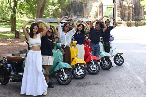 Angkor Wat Private Electric Scooter eller cykeltur