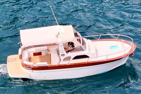 Expérience en bateau sur la côte amalfitaine avec plaisir et boissons