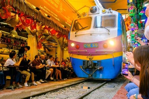 海岸小旅行：ハロン港発ハノイ市内終日ツアー