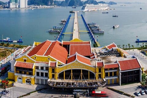 Excursion à terre d'une demi-journée dans la baie d'Halong pour les croisiéristes