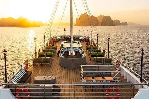 Ha Long: Luxury Day Cruise with Jacuzzi, Kayaking, Swimming