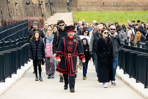 Wachablösung, Big Ben, Tower of London, Beefeaters & Kreuzfahrt