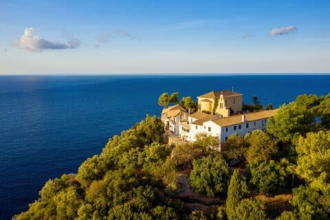Korfu i Paleokastritsa kloster og bytur