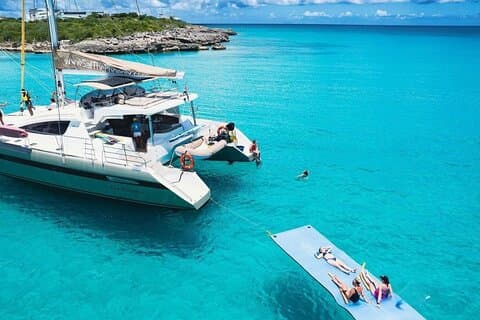 Vela giornaliera in catamarano di lusso di 5 ore a Sint Maarten sulla Phoenix