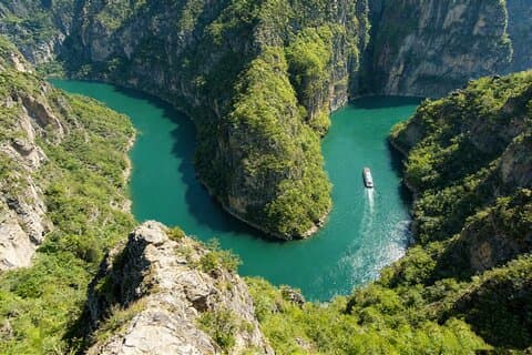Excursión privada de Beijing a la Gran Muralla de Badaling y al desfiladero de Longqing con paseo en barco