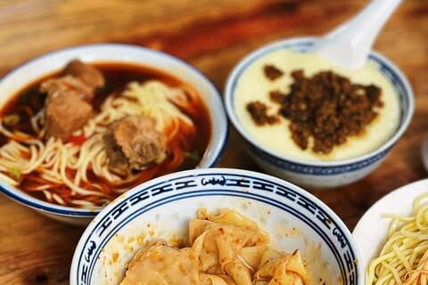 Tour gastronómico de Chengdu: delicias locales y limpieza de oídos