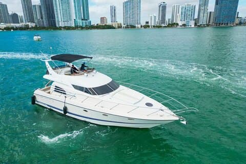 50' Private Yacht Experience in Miami for 12 people