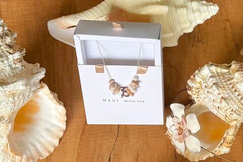 Maui Jewelry Making Class con conchiglie e perle Puka