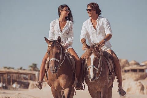 Caminhada a cavalo, para-sailing na praia de Hurghada, Gifted 3 Hours Spa