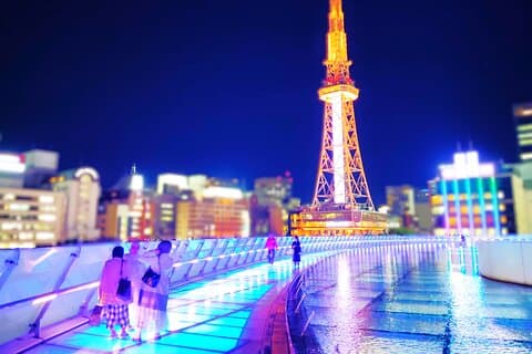 Nagoya: Två torn, en natt av urban elegans