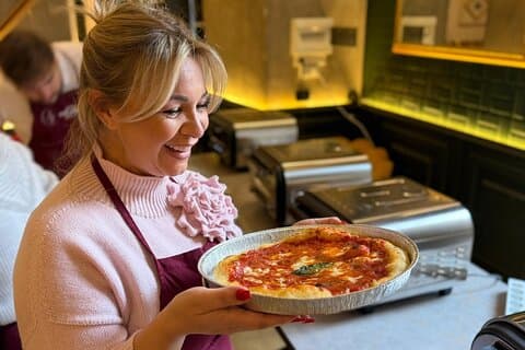 Pizza & Tiramisu Class: Hands-on Cooking Experience in Naples