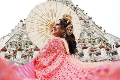 Traditional Thai Makeover Hairdo & Photoshoot em Wat Arun Bangkok