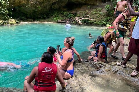 Blue Hole + Dunns River Experience med transport ingår